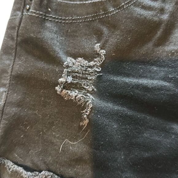 Wannabettabutt? By YMI Black Mid rise Jean shorts. Ladies size 7/28 - Picture 3 of 10